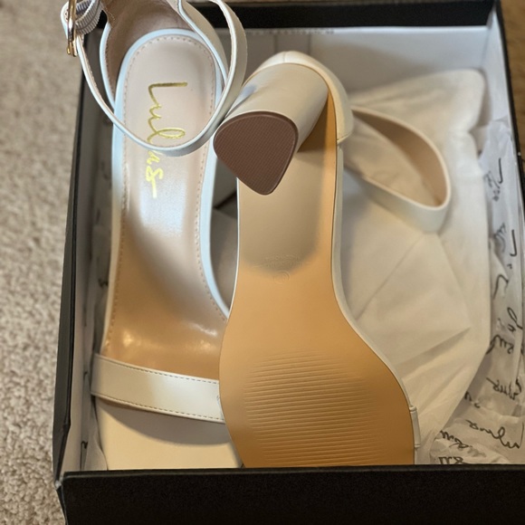 Kamali Off White Ankle Strap Heels New - Picture 3 of 3